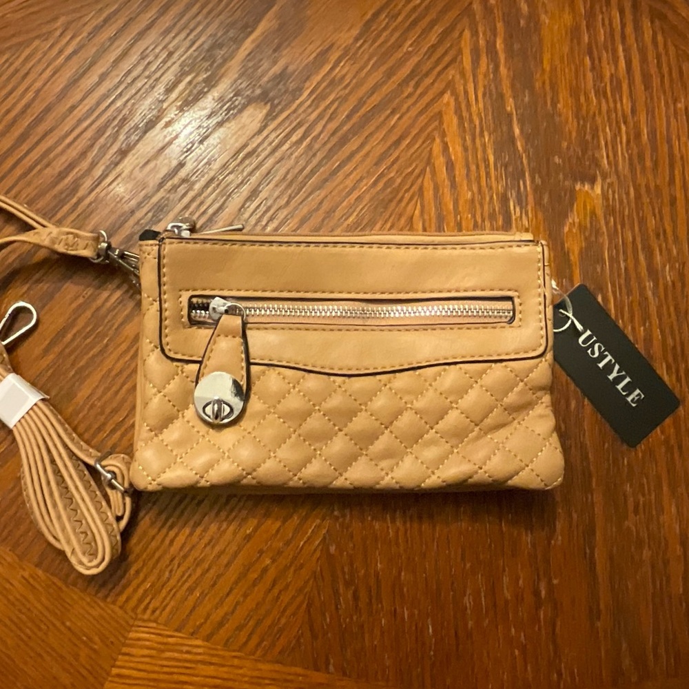 Nice Quilted Silver Hardware Wristlet Detachable Adjustable Strap Bag!